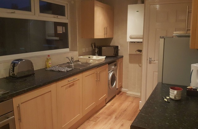 Park Road Apartment, 5-min walk to the beach
