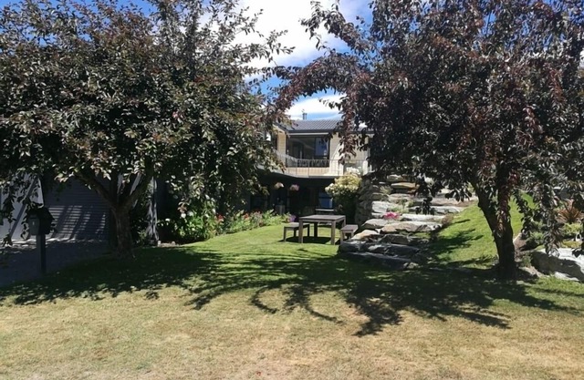 Park to Mountains Apartment Arrowtown