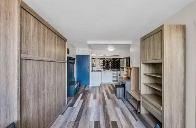 Park Tower Studio:Located in Midtown Reno w/great mountain & river rooftop view