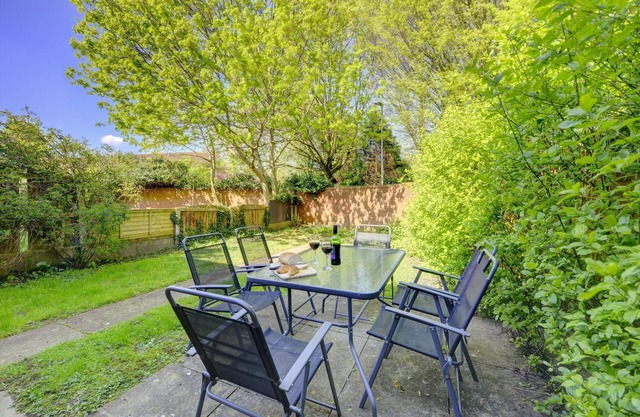 Park View - 4 bedrooms, sleeps 7 family members or 5 contractors
