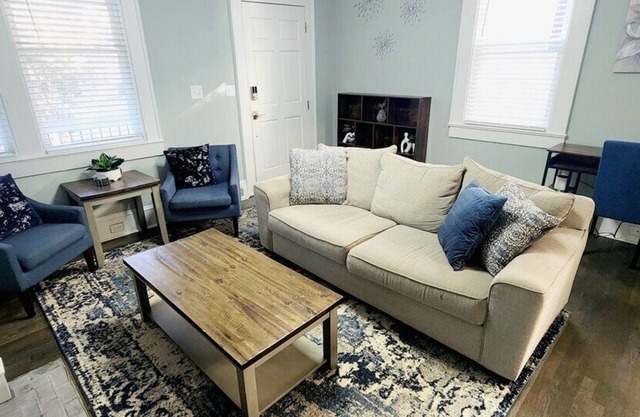 Park View Point - 2 Bed/1.5 Bath Centrally Located