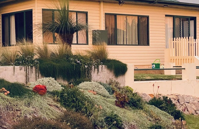 Parker's on Walton,nCosy Family Cottage, 5 min walk to beach, Bowling Club