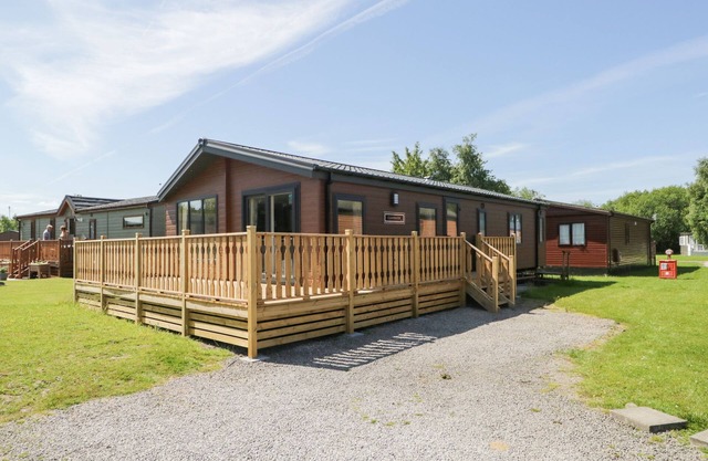PARKERS PLACE, pet friendly, with a garden in Carnforth