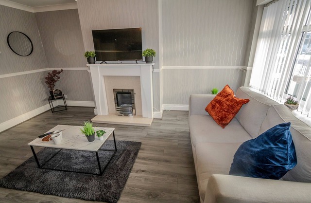 Parking | Contractors | 4 Beds