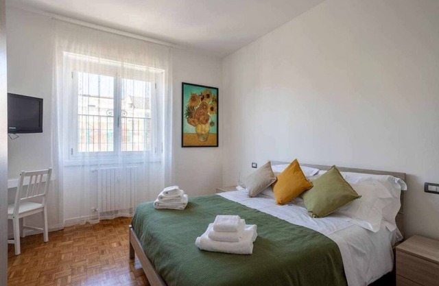 [Parking & Comfort] NEW Spacious Apt up to 8 Pax