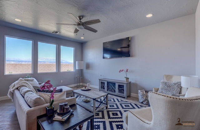 Parking galore, quiet & bonus- electrical RV hookup!