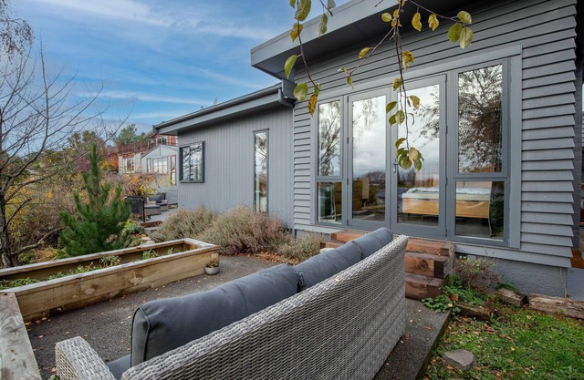 Parklands Charm - Christchurch Holiday Home