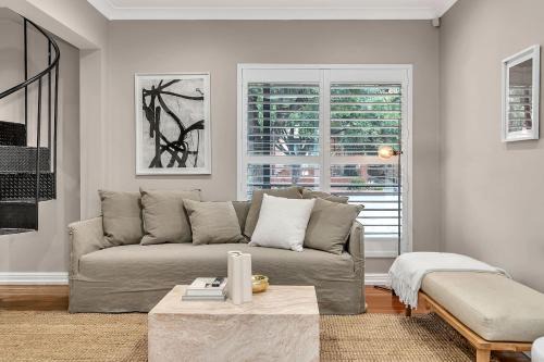 'Parkstone' Modern Elegance near CBD & Zoo