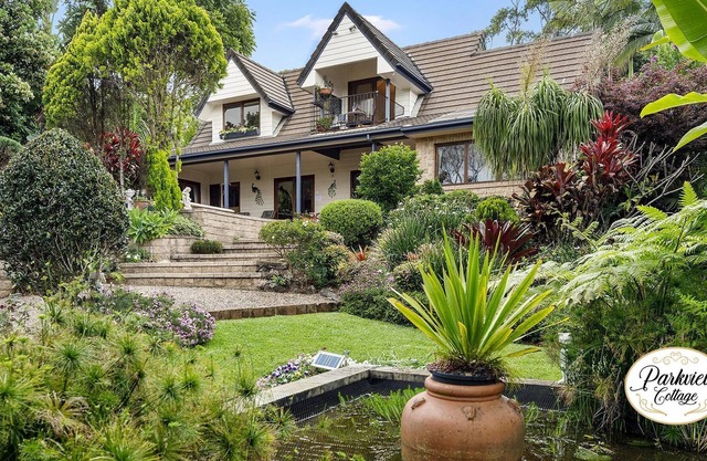 Parkview Cottage - Stunning Home, Walking Distance to Montville Village