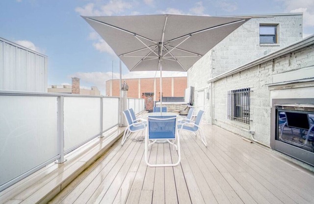 Parlor City Estate: Luxury Loft W/ Hot Tub & Gym
