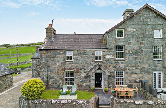 Parlwr Mawr - Three Bedroom House, Sleeps 5