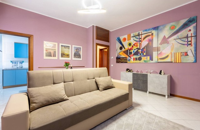 Parma Station Colorful Apartment with Balcony x5