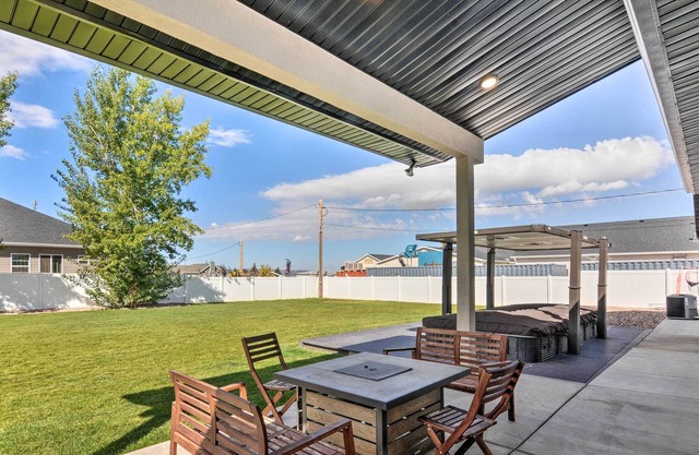 Parowan Retreat w/ Swim Spa & Tesla Charger!