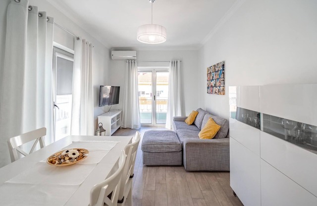 Parsley Apartment, Lift, AC, Wifi