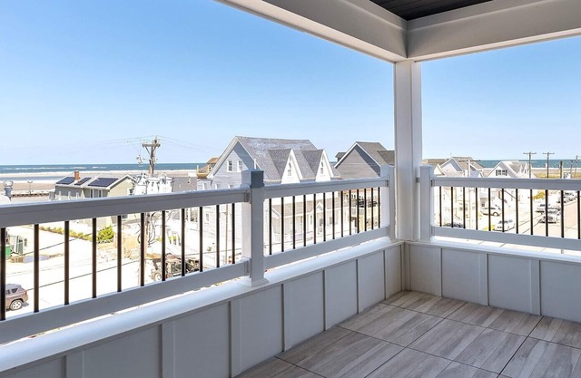 Party Headquarters in the Middle of the Entertainment with the beach steps away!