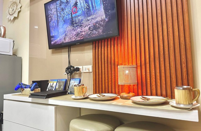 PASAY MOA SMDC BREEZE RESIDENCES NEAR PICC AIRPORT WORLD TRADE POOL WIFI MANILA
