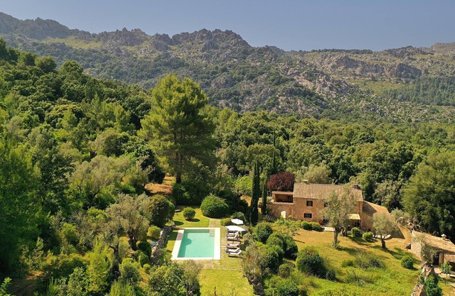 PASCOL. Villa over 250 years old in a breathtaking setting