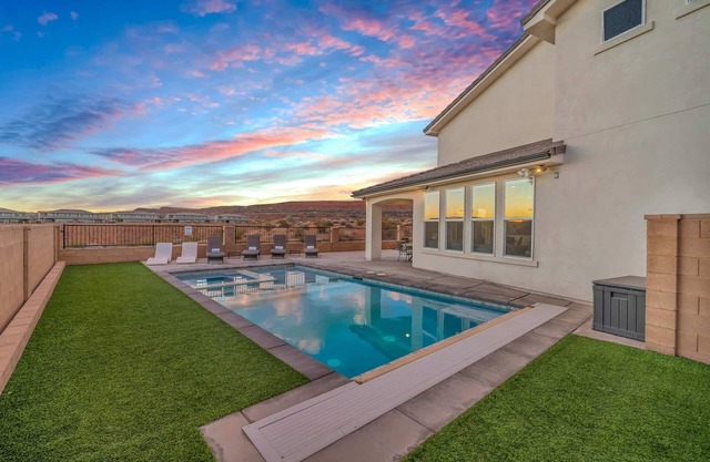 Paseos Poolhouse, PRIVATE POOL AND HOT TUB!