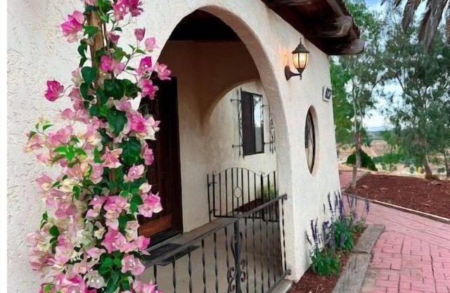 Paso Robles unique 10 acre farm, 360 degree vineyard views, close to everything.