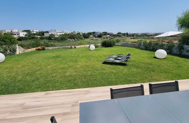 Pasquita House 200 m from the beach with Garden & Wi-Fi