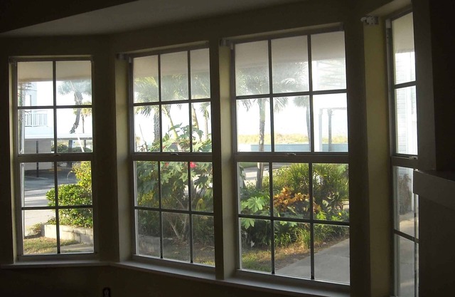 Pass A Grille Cozy Cottage with Beach and Bay View