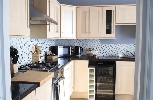 Pass the Keys | 2 bed town centre flat Llanelli · Modern and bright town centre flat in Llanelli