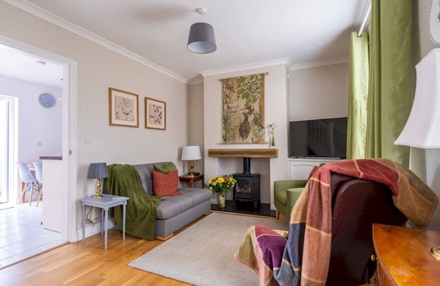 Pass the Keys | Bath Road Retreat 2 bedrooms with garden