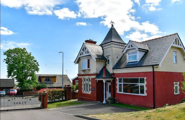 Pass the Keys | Beautiful 4 Bedroom House with Sea Views and Parking
