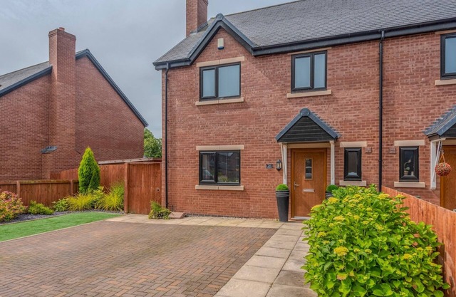 Pass the Keys | Charming Modern Retreat with Private Garden