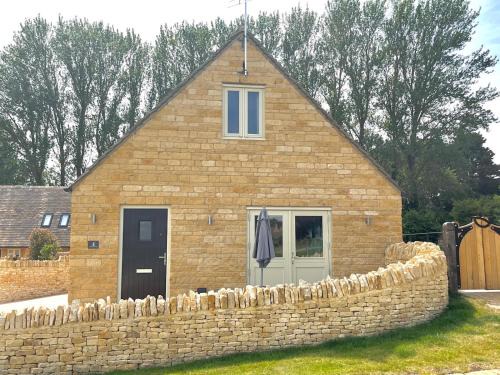 Pass the Keys Chestnut Cottage parking stunning views