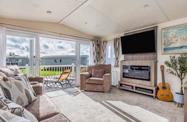 Pass the Keys | Charming Chalet at Lakeside Park