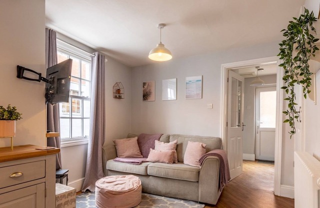 Pass the Keys | Charming Victorian Two Bedroom Townhouse