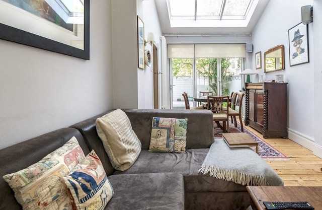 Pass the Keys | Charming Villa Tree lined Avenue Lots Nearby