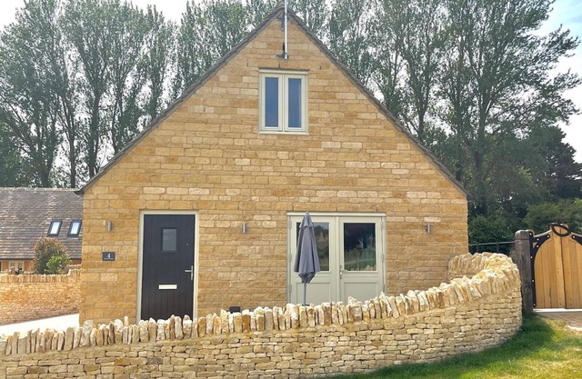 Pass the Keys | Chestnut Cottage | parking | stunning views