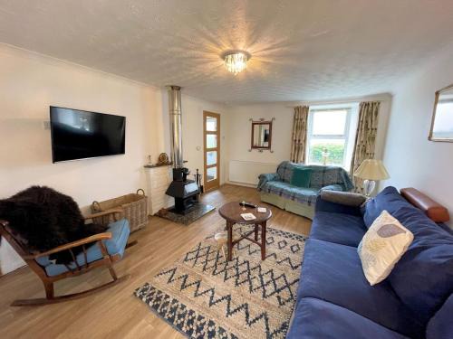 Pass the Keys Cosy Spacious Cottage with Views and Garden