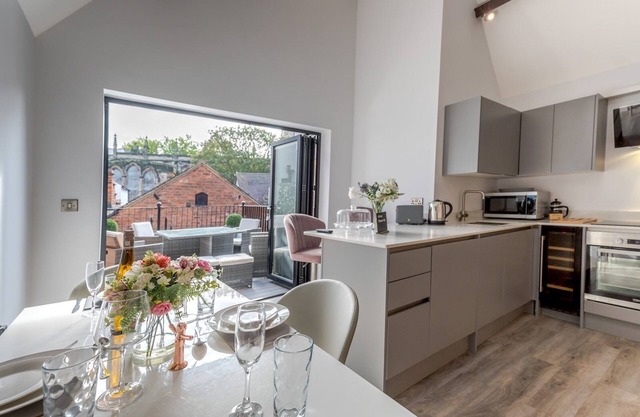 Pass the Keys | Dahlia Contemporary town centre apartment