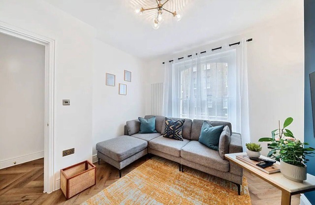 Pass the Keys | Exclusive London Townhouse w/Terrace