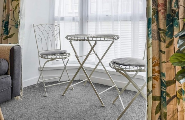 Pass the Keys | Fantastic one bedroom Victorian Apartment