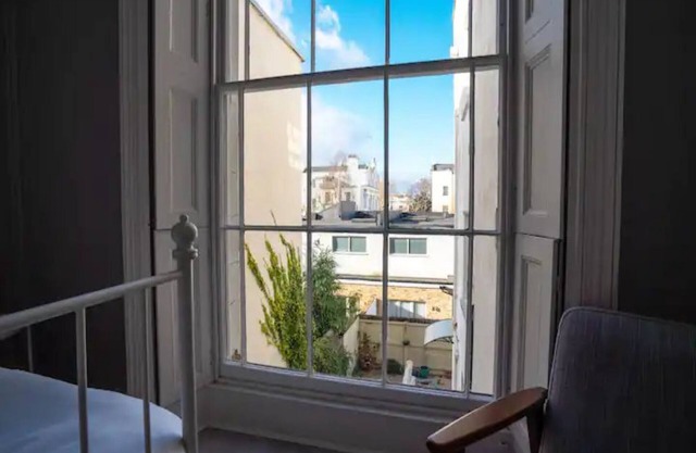 Pass the Keys | Lovely bright and central apartment in Cheltenham