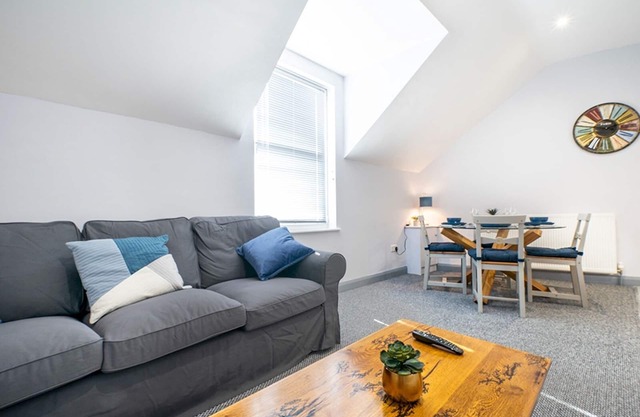 Pass the Keys | Lovely 2BR Loft Apartment in Perfect Location