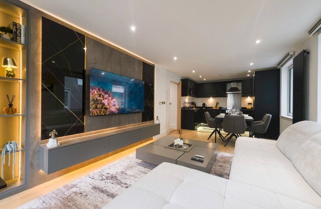 Pass the Keys | Luxury 2BR with Balcony & Views