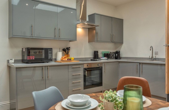 Pass the Keys | Modern Apartment With Courtyard