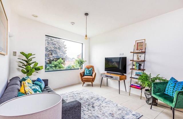 Pass the Keys | Modern 2 Bedroom City Apartment With Parking