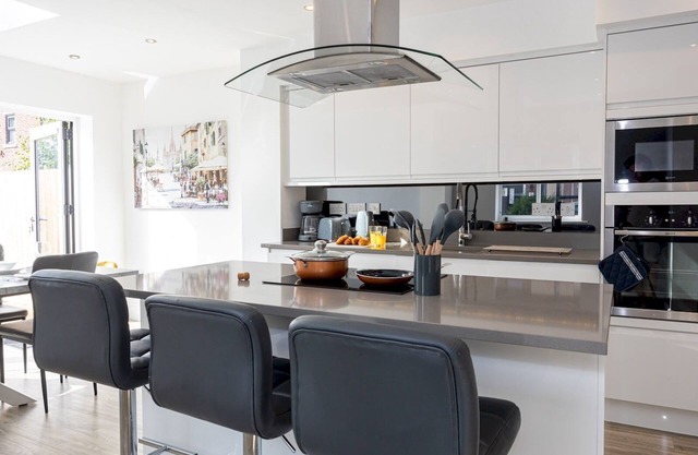 Pass the Keys | Modern and Stylish 4 Bed Family Home Sleeps 8