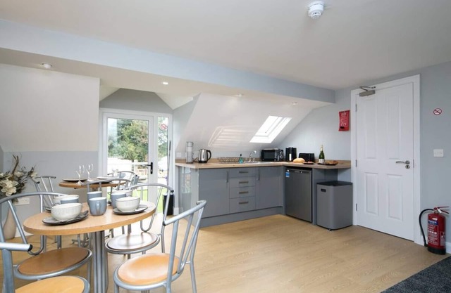 Pass the Keys | Modern en-suite room in country Pub/Restaurant (4)