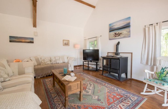 Pass the Keys Stable Lodge near to Llys y fran Oakwood Bluestone