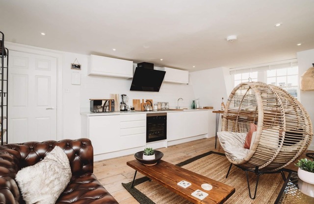 Pass the Keys | Stylish 2 Bed Eco Flat in the heart of Bath