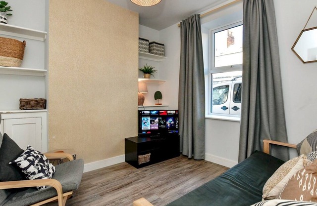 Pass the Keys | Stylish and Cosy 2 bedroom home close to City Centre