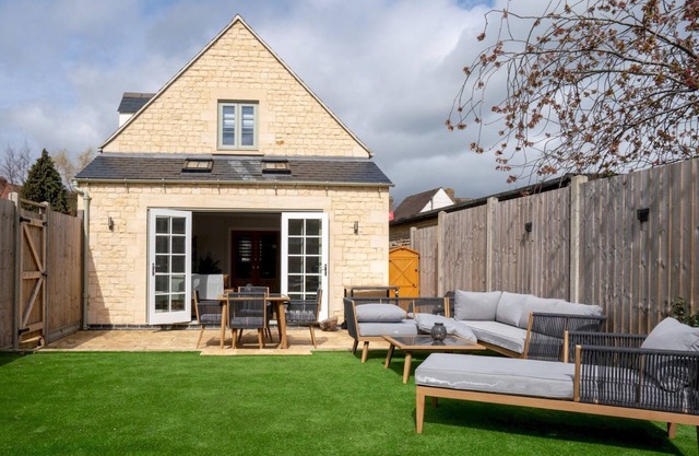 Pass the Keys | Town Centre cottage with garden and parking