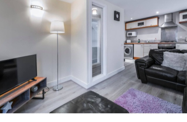 Pass the Keys | Wonderful Duplex Apartment - Perfect For Longer Stays